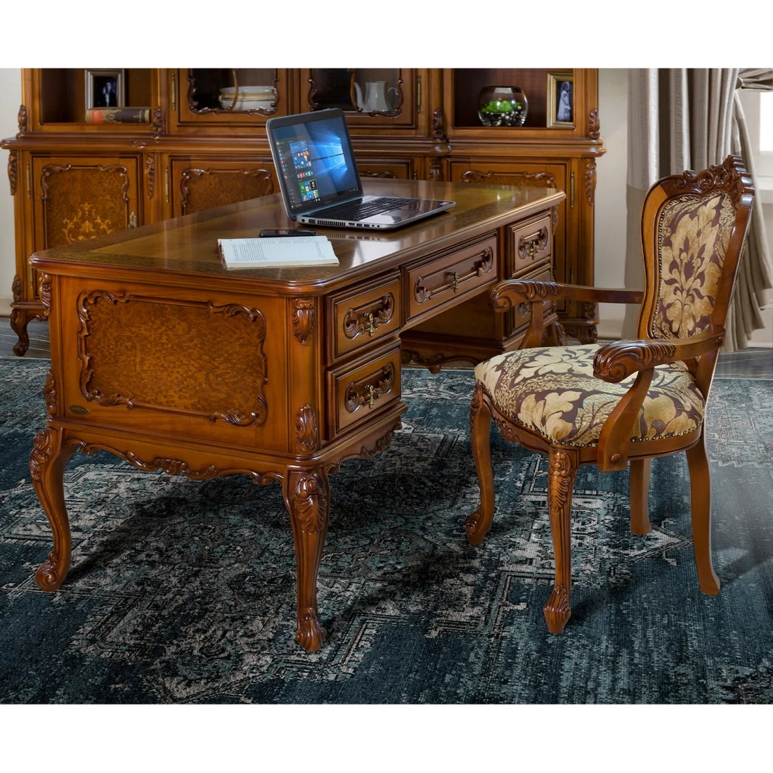 Pracovný stôl CLEOPATRA.jpg