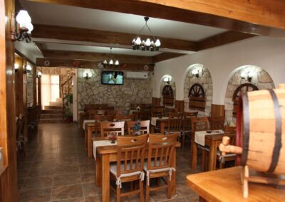 Rustikalne stolicky restauracie 10