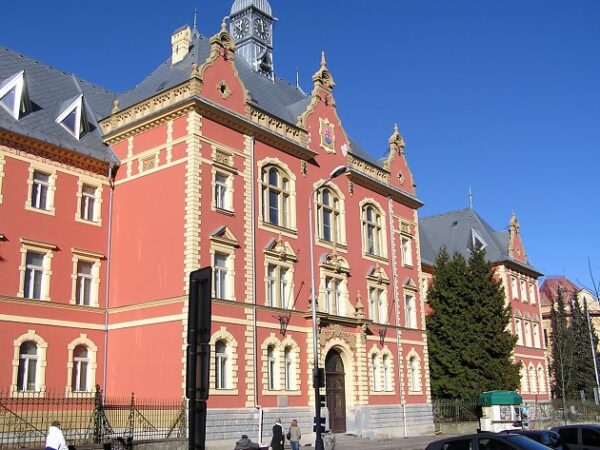 Rustikálny nábytok realizácia Krajský Súd Banská Bystrica